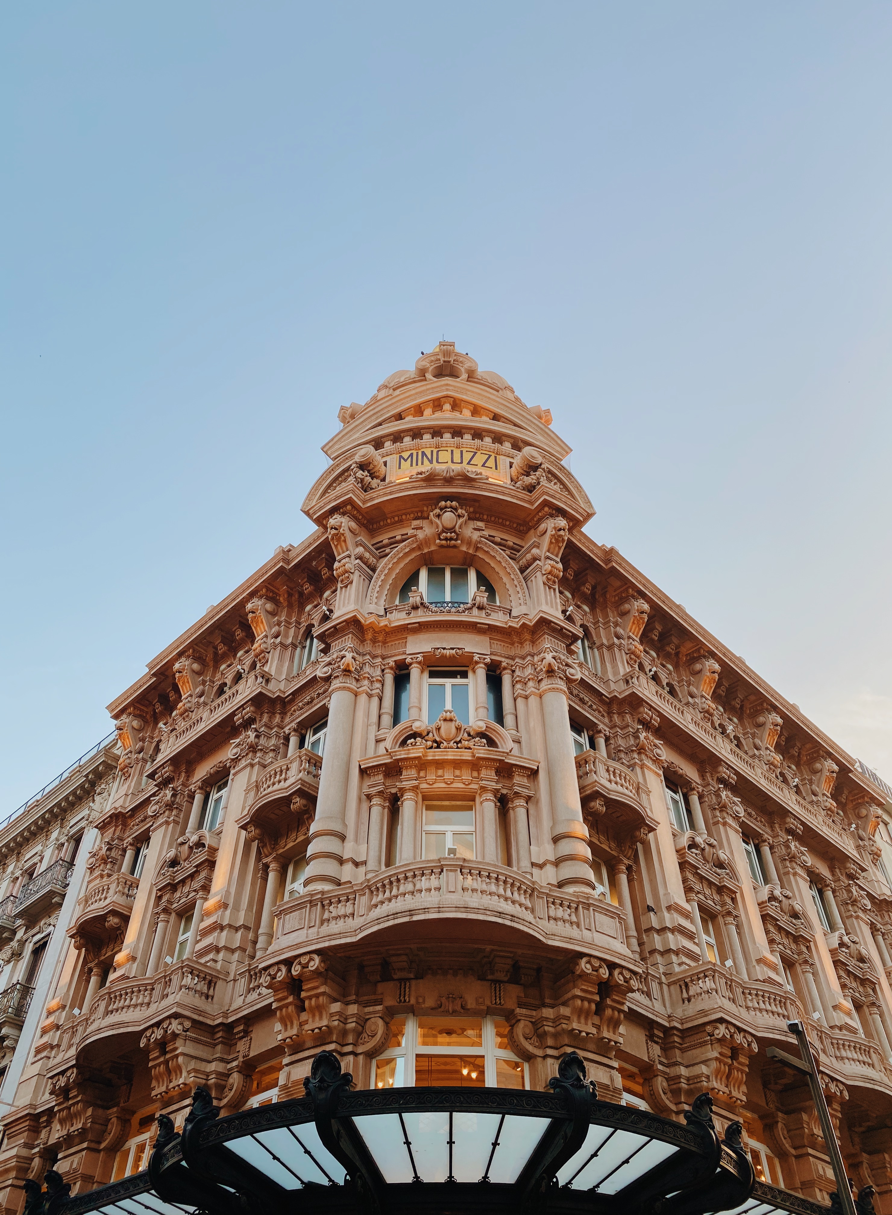 Descriptive alt text