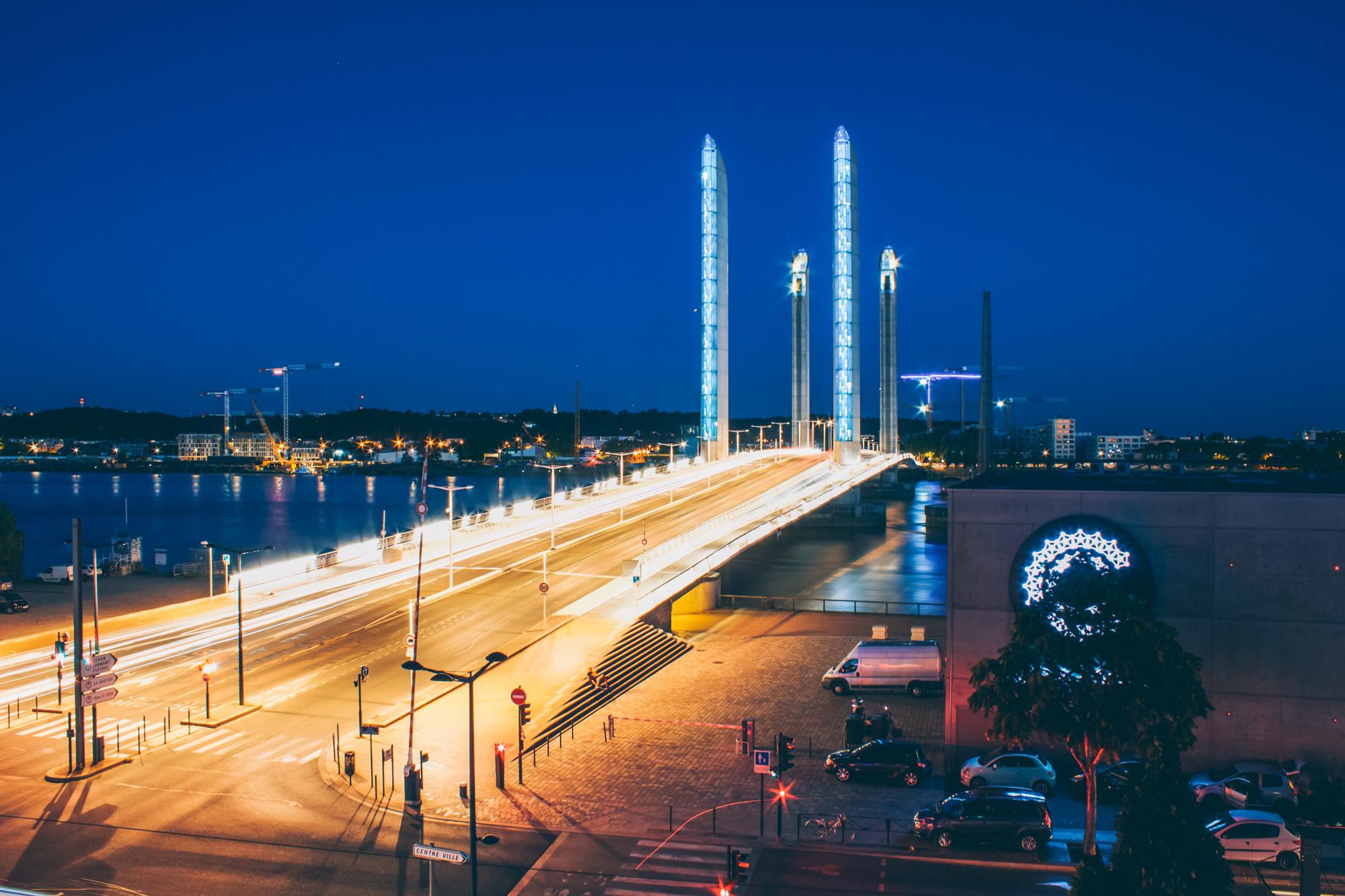 Descriptive alt text