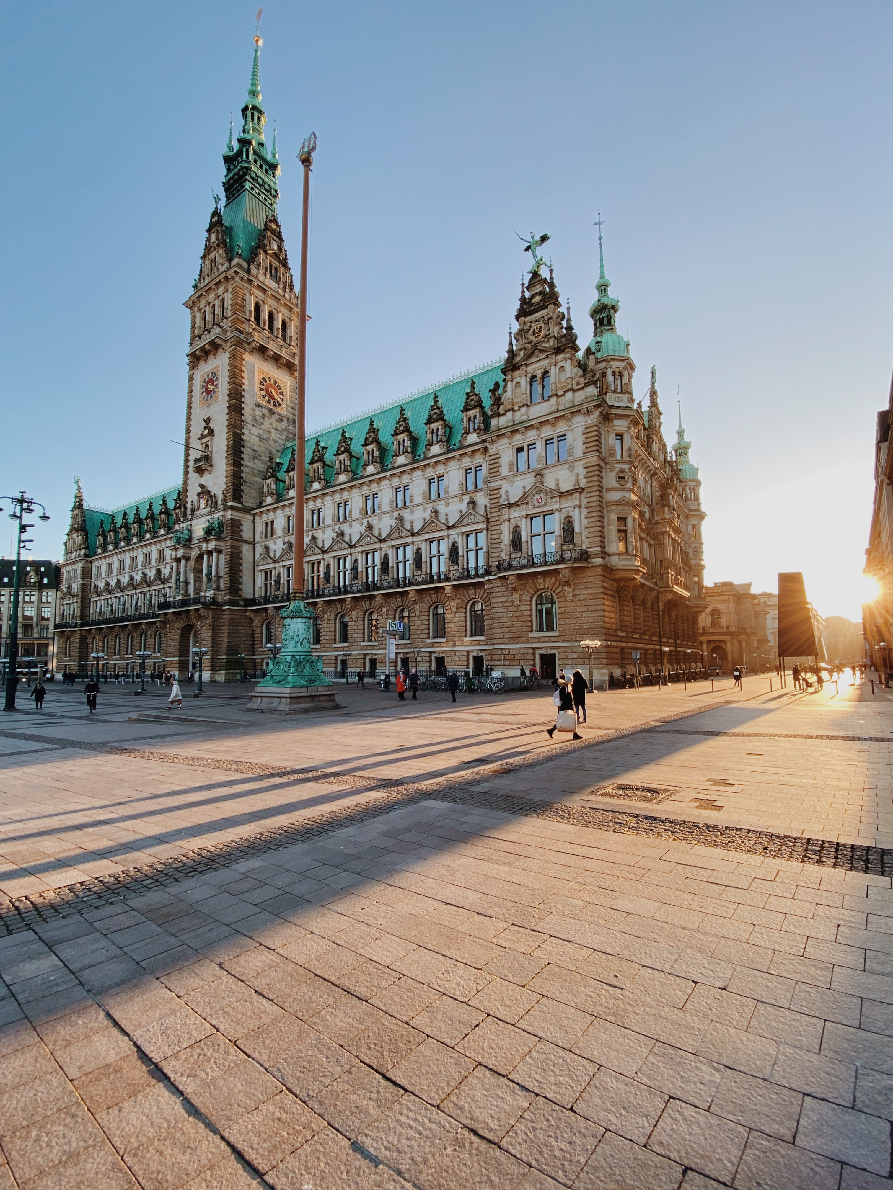 Descriptive alt text